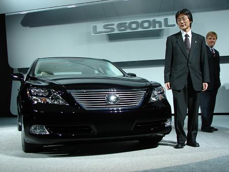 2008 Lexus LS 600h delivers good fuel economy 